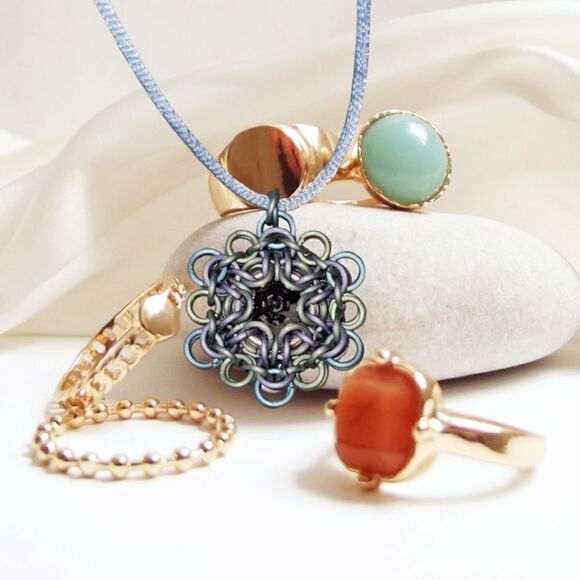 Snowflake Chainmail Necklace (N2) - Picture 3 of 8